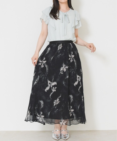 MISCH MASCH(ミッシュマッシュ)の「2026春夏新作 ニュアンスフラワーシアーロングスカート(スカート・レディース・ブラック・フリ-)」の3枚目の写真