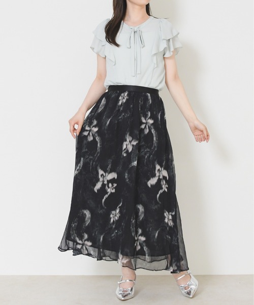 MISCH MASCH(ミッシュマッシュ)の「2026春夏新作 ニュアンスフラワーシアーロングスカート(スカート・レディース・ブラック・フリ-)」の4枚目の写真