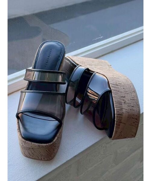 MERCURYDUO（マーキュリーデュオ）の「クリアベルトウェッジサンダル（サンダル・レディース・クリア/オフホワイト/ブラウン・38/36）」の2枚目の写真