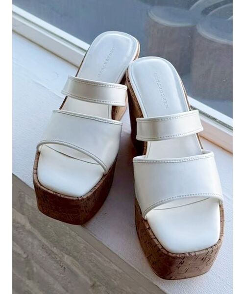 MERCURYDUO（マーキュリーデュオ）の「クリアベルトウェッジサンダル（サンダル・レディース・クリア/オフホワイト/ブラウン・38/36）」の4枚目の写真