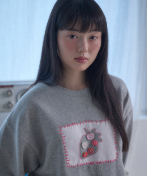ambler（エムブラー）の「ストロベリーボタン アプリケ刺繍スウェットTシャツ AMM1404 (メランジ)（スウェット・レディース・その他・SMALL/MEDIUM）」の4枚目の写真