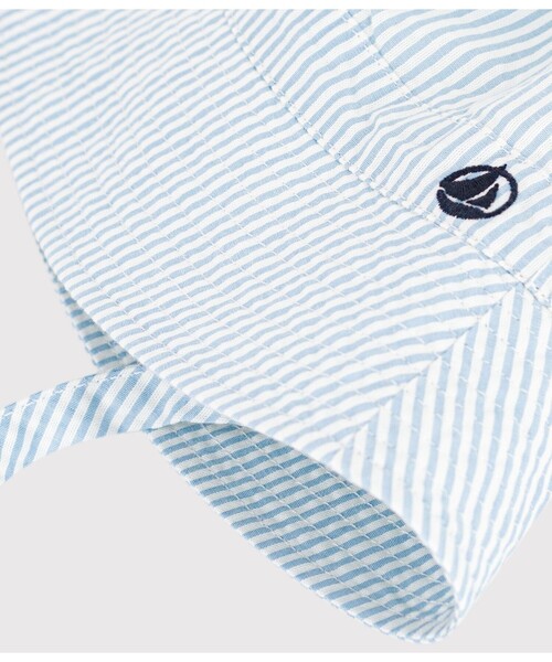PETIT BATEAU（プチバトー）の「紐つきシアサッカークロシェ（ハット・キッズ・ホワイト×ブルー・6MONTH/18MONTH/36MONTH）」の4枚目の写真