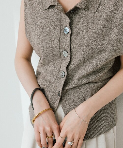 RIVE DROITE（リヴドロワ）の「予約【抜け感のある印象に】メランジポロカラーベスト（ニット/セーター・レディース・モカ/グレー・FREE）」の20枚目の写真