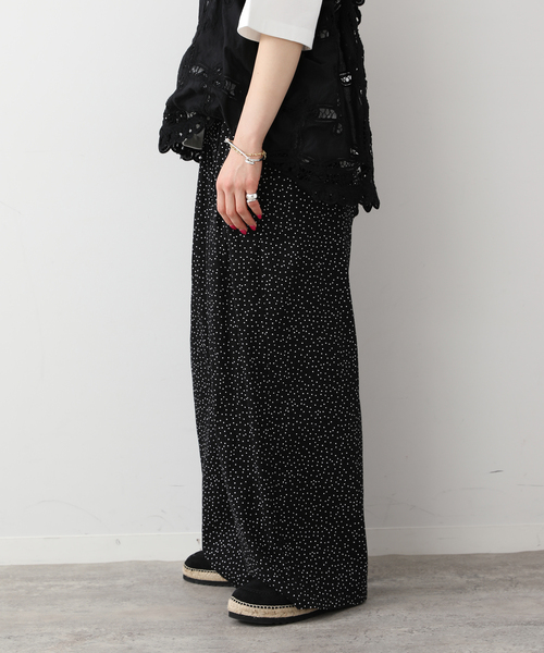JOURNAL STANDARD LUXE(ジャーナルスタンダード ラックス)の「ドットプリントフロントタックパンツ(その他パンツ・レディース・ブラック・FREE)」の5枚目の写真