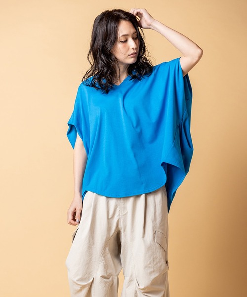 OSMOSIS(オズモーシス)の「Vネックサイドドレーププルオーバー(Tシャツ/カットソー・レディース・チャコール/ブルー/ホワイト/ブラック/ライトグリーン・ONE SIZE)」の5枚目の写真