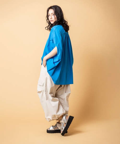 OSMOSIS(オズモーシス)の「Vネックサイドドレーププルオーバー(Tシャツ/カットソー・レディース・チャコール/ブルー/ホワイト/ブラック/ライトグリーン・ONE SIZE)」の7枚目の写真