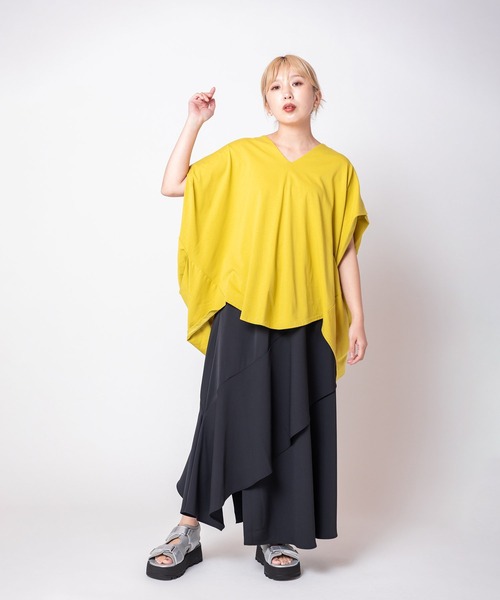 OSMOSIS(オズモーシス)の「Vネックサイドドレーププルオーバー(Tシャツ/カットソー・レディース・チャコール/ブルー/ホワイト/ブラック/ライトグリーン・ONE SIZE)」の10枚目の写真