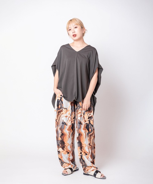 OSMOSIS(オズモーシス)の「Vネックサイドドレーププルオーバー(Tシャツ/カットソー・レディース・チャコール/ブルー/ホワイト/ブラック/ライトグリーン・ONE SIZE)」の15枚目の写真