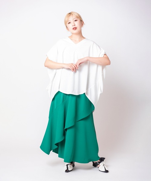 OSMOSIS(オズモーシス)の「Vネックサイドドレーププルオーバー(Tシャツ/カットソー・レディース・チャコール/ブルー/ホワイト/ブラック/ライトグリーン・ONE SIZE)」の18枚目の写真