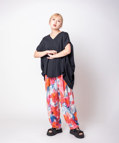 OSMOSIS(オズモーシス)の「Vネックサイドドレーププルオーバー(Tシャツ/カットソー・レディース・チャコール/ブルー/ホワイト/ブラック/ライトグリーン・ONE SIZE)」の19枚目の写真