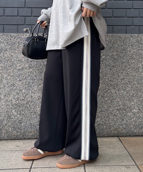 ISOOK(アイスー)の「【ISOOK / アイスー】配色ラインワイドパンツ / トラックパンツ ジャージ ビッグシルエット ドロスト ZOZOTOWN限定(スウェットパンツ・レディース・グレー/ブラック/ベージュ・FREE)」の18枚目の写真