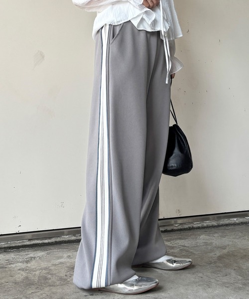 ISOOK(アイスー)の「【ISOOK / アイスー】配色ラインワイドパンツ / トラックパンツ ジャージ ビッグシルエット ドロスト ZOZOTOWN限定(スウェットパンツ・レディース・グレー/ブラック/ベージュ・FREE)」の5枚目の写真