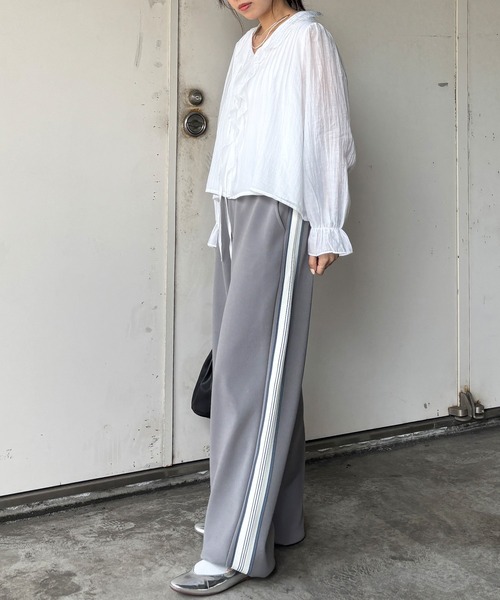 ISOOK(アイスー)の「【ISOOK / アイスー】配色ラインワイドパンツ / トラックパンツ ジャージ ビッグシルエット ドロスト ZOZOTOWN限定(スウェットパンツ・レディース・グレー/ブラック/ベージュ・FREE)」の15枚目の写真