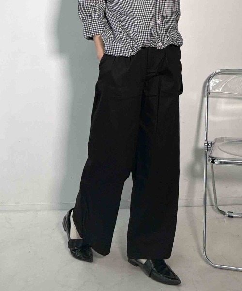 AS KNOW AS plus(アズノゥアズプラス)の「◯ベルト付き ワンポイント刺繍 ストレートチノパンツ(チノパンツ・レディース・ベージュ/カーキ/ブラック・FREE)」の16枚目の写真