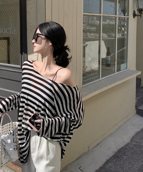Ritzy（リッツィー）の「オーバーサイズ  オフショルダーボーダーシアー T シャツ（Tシャツ/カットソー・レディース・ブラック×ホワイト/ホワイト/ブラック・M/S）」の4枚目の写真