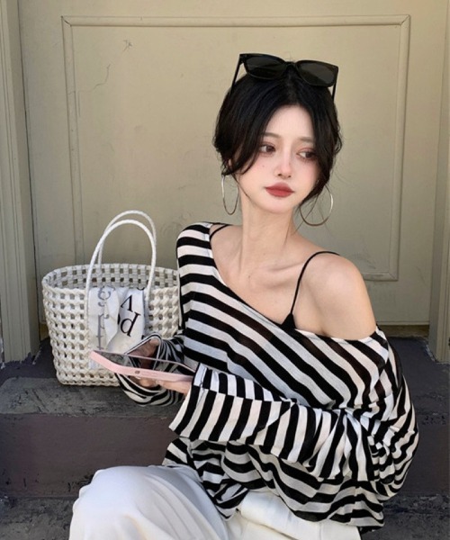 Ritzy（リッツィー）の「オーバーサイズ  オフショルダーボーダーシアー T シャツ（Tシャツ/カットソー・レディース・ブラック×ホワイト/ホワイト/ブラック・M/S）」の5枚目の写真