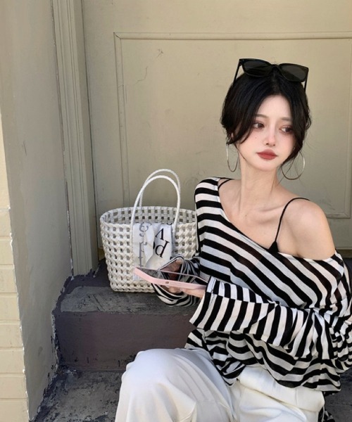Ritzy（リッツィー）の「オーバーサイズ  オフショルダーボーダーシアー T シャツ（Tシャツ/カットソー・レディース・ブラック×ホワイト/ホワイト/ブラック・M/S）」の7枚目の写真