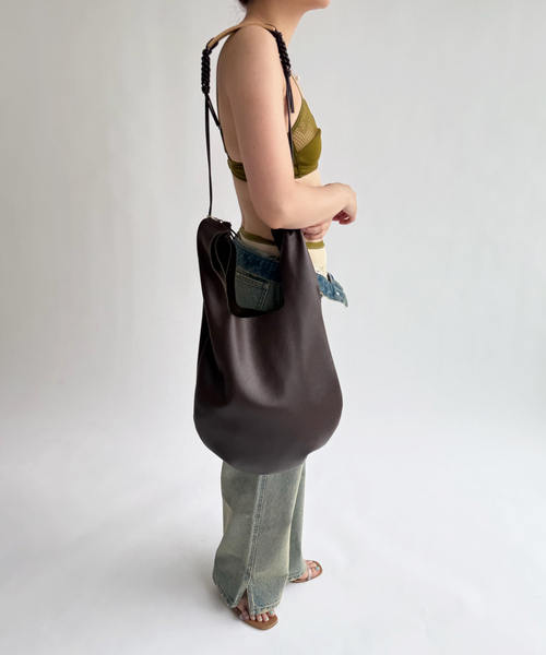 EDIT. FOR LULU（エディットフォールル）の「【_Fot/フォート】plywood knot handle bag（クラッチバッグ・レディース・ブラウン・FREE）」の2枚目の写真