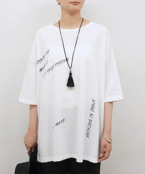 LOUNGEDRESS(ラウンジドレス)の「《着回し/秋まで着られる》オーバーサイズT(Tシャツ/カットソー・レディース・オフホワイト/チャコールグレー/ホワイト系その他・FREE)」の3枚目の写真