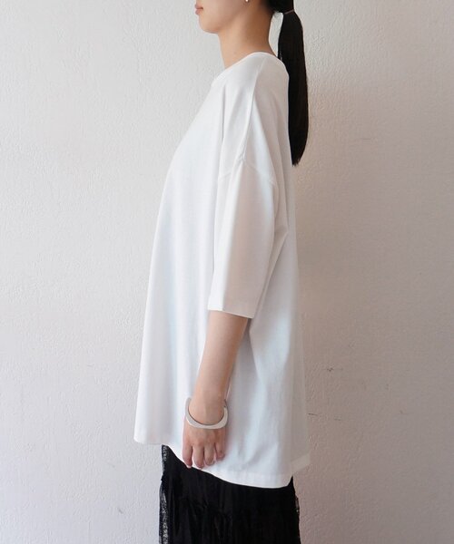 LOUNGEDRESS(ラウンジドレス)の「《着回し/秋まで着られる》オーバーサイズT(Tシャツ/カットソー・レディース・オフホワイト/チャコールグレー/ホワイト系その他・FREE)」の4枚目の写真