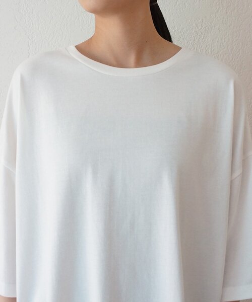 LOUNGEDRESS(ラウンジドレス)の「《着回し/秋まで着られる》オーバーサイズT(Tシャツ/カットソー・レディース・オフホワイト/チャコールグレー/ホワイト系その他・FREE)」の6枚目の写真