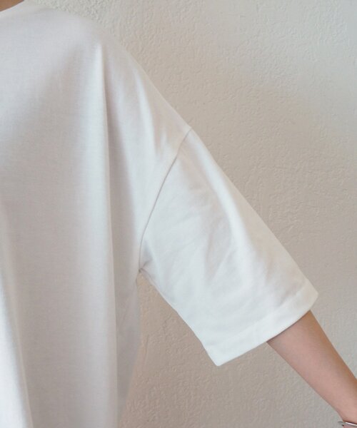LOUNGEDRESS(ラウンジドレス)の「《着回し/秋まで着られる》オーバーサイズT(Tシャツ/カットソー・レディース・オフホワイト/チャコールグレー/ホワイト系その他・FREE)」の7枚目の写真