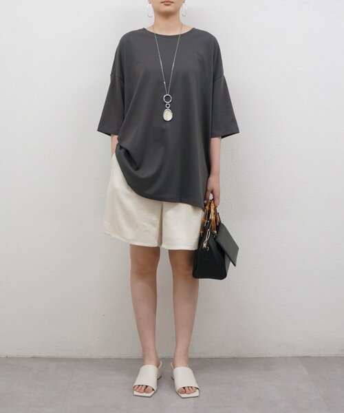 LOUNGEDRESS(ラウンジドレス)の「《着回し/秋まで着られる》オーバーサイズT(Tシャツ/カットソー・レディース・オフホワイト/チャコールグレー/ホワイト系その他・FREE)」の10枚目の写真