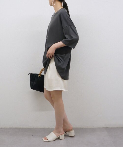 LOUNGEDRESS(ラウンジドレス)の「《着回し/秋まで着られる》オーバーサイズT(Tシャツ/カットソー・レディース・オフホワイト/チャコールグレー/ホワイト系その他・FREE)」の13枚目の写真