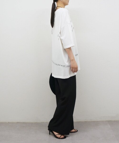 LOUNGEDRESS(ラウンジドレス)の「《着回し/秋まで着られる》オーバーサイズT(Tシャツ/カットソー・レディース・オフホワイト/チャコールグレー/ホワイト系その他・FREE)」の22枚目の写真