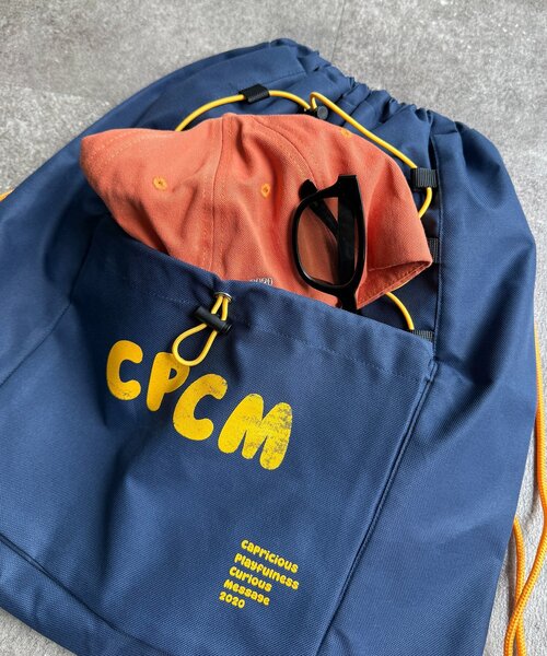 CPCM(シーピーシーエム)の「カラーロゴナップサック(バックパック/リュック・メンズ・ブラック/ネイビー/カーキ/グレー/ブラウン・FREE)」の7枚目の写真