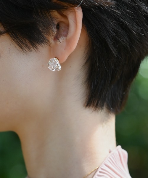 HARIO Lampwork Factory(ハリオランプワークファクトリー)の「ピアス モアレ(ピアス(両耳用)・レディース・クリア・FREE)」の5枚目の写真