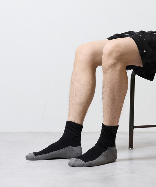 NUMBER (N)INE(ナンバーナイン)の「100% FINE COTTON 2-PACK PLAIN TWO-TONE QUARTER SOCKS / ファイン コットン100% 2パック プレーン ツートーン ショートソックス(ソックス/靴下・メンズ・ホワイト×グレー/ブラック×グレー・25~27cm)」の4枚目の写真