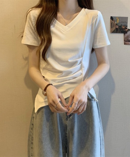 Lips(リップス)の「サイドタック×アシンメトリーデザインで魅せる♪こなれ感たっぷりのVネックトップス(Tシャツ/カットソー・レディース・ホワイト/ピンク・FREE)」の10枚目の写真
