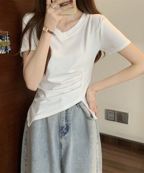 Lips(リップス)の「サイドタック×アシンメトリーデザインで魅せる♪こなれ感たっぷりのVネックトップス(Tシャツ/カットソー・レディース・ホワイト/ピンク・FREE)」の9枚目の写真