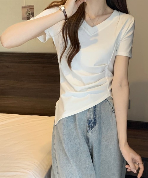 Lips(リップス)の「サイドタック×アシンメトリーデザインで魅せる♪こなれ感たっぷりのVネックトップス(Tシャツ/カットソー・レディース・ホワイト/ピンク・FREE)」の8枚目の写真