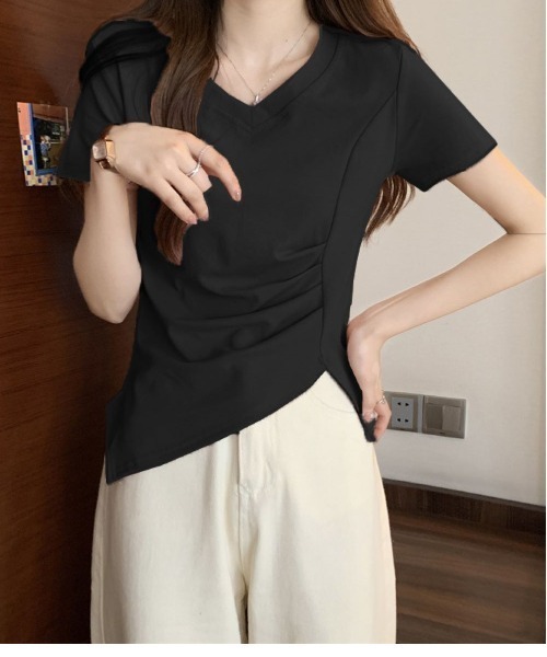 Lips(リップス)の「サイドタック×アシンメトリーデザインで魅せる♪こなれ感たっぷりのVネックトップス(Tシャツ/カットソー・レディース・ホワイト/ピンク・FREE)」の6枚目の写真