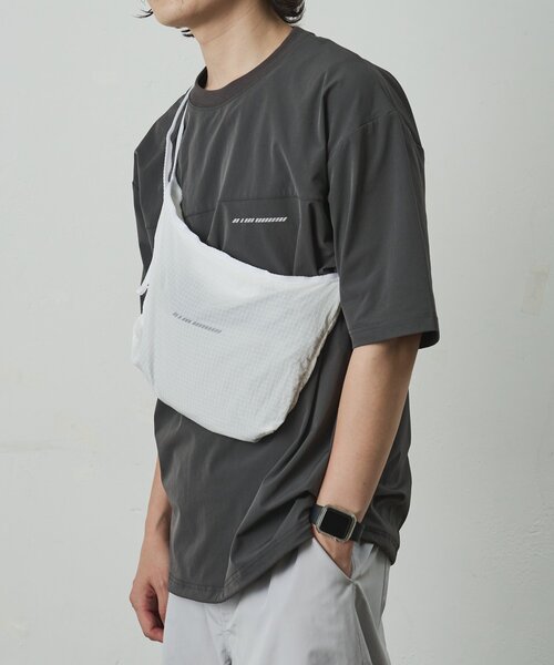 COLONY 2139(コロニートゥーワンスリーナイン)の「【UNISEX】撥水ポケッタブルリフレクターリップショルダー(ショルダーバッグ・メンズ・ブラック/グレー/ホワイト・FREE)」の1枚目の写真
