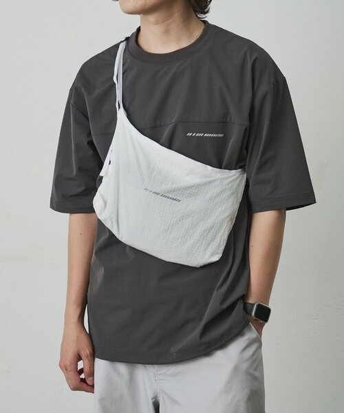 COLONY 2139(コロニートゥーワンスリーナイン)の「【UNISEX】撥水ポケッタブルリフレクターリップショルダー(ショルダーバッグ・メンズ・ブラック/グレー/ホワイト・FREE)」の6枚目の写真