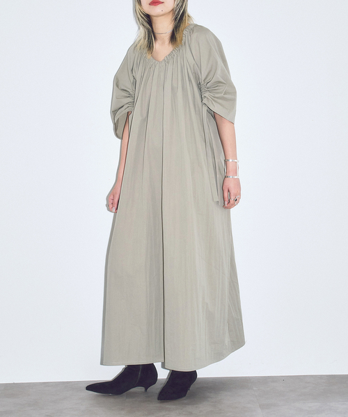 CITYSHOP（シティーショップ）の「GATHER SLEEVE DRESS：ワンピース（ワンピース・レディース・ベージュ/ブラック・36/38）」の2枚目の写真