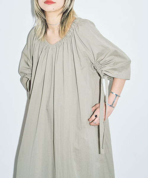 CITYSHOP（シティーショップ）の「GATHER SLEEVE DRESS：ワンピース（ワンピース・レディース・ベージュ/ブラック・36/38）」の3枚目の写真