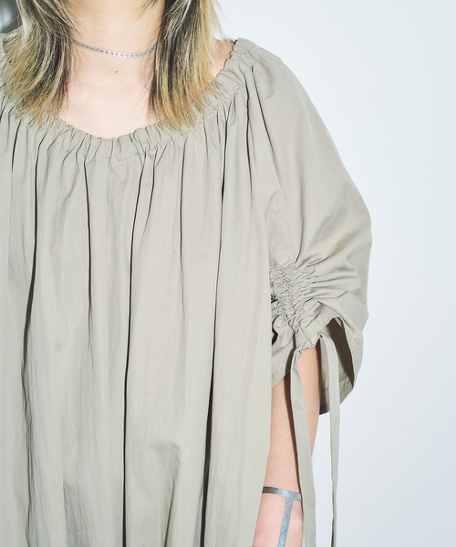 CITYSHOP（シティーショップ）の「GATHER SLEEVE DRESS：ワンピース（ワンピース・レディース・ベージュ/ブラック・36/38）」の5枚目の写真