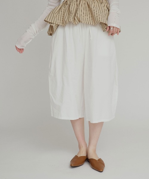 W:Huku(フーク)の「【W:Huku / スムースタッチコットン】バミューダ パンツ / Smooth Touch Cotton Bermuda Shorts(その他パンツ・レディース・ベージュ系その他/オフホワイト/スカイブルー・FREE)」の2枚目の写真