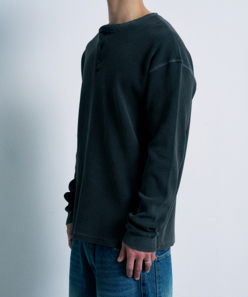 FERNOV(ペルノブ)の「ウォッシュドワッフルヘンリーネックチャコール(Tシャツ/カットソー・メンズ・その他・2/1/3)」の2枚目の写真