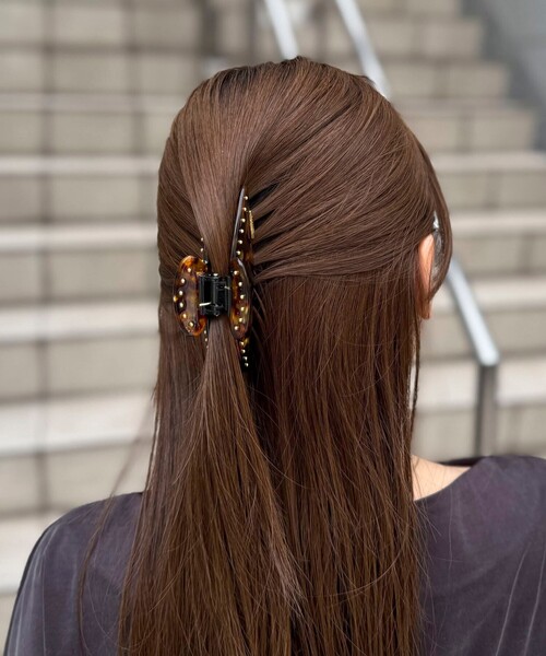 NOLLEY’S(ノーリーズ)の「NOLLEYSスタッズクリップL(バレッタ/ヘアクリップ・レディース・ベージュ系その他/チャコールグレー・FREE)」の4枚目の写真