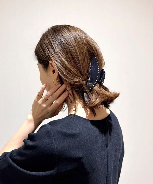 NOLLEY’S(ノーリーズ)の「NOLLEYSスタッズクリップL(バレッタ/ヘアクリップ・レディース・ベージュ系その他/チャコールグレー・FREE)」の6枚目の写真
