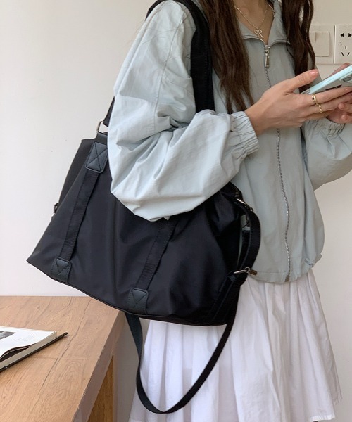 yuue' ( wear )(ユーイ)の「2WAY大容量ナイロントートバッグ/ママバッグ/旅行バッグ/A4サイズ対応(ショルダーバッグ・レディース・ブラック/アイボリー・FREE)」の13枚目の写真