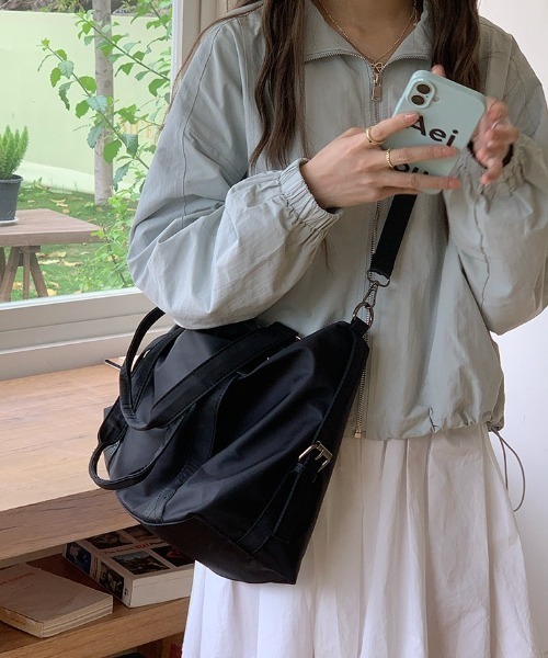yuue' ( wear )(ユーイ)の「2WAY大容量ナイロントートバッグ/ママバッグ/旅行バッグ/A4サイズ対応(ショルダーバッグ・レディース・ブラック/アイボリー・FREE)」の16枚目の写真