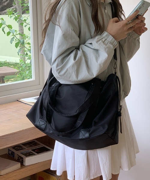 yuue' ( wear )(ユーイ)の「2WAY大容量ナイロントートバッグ/ママバッグ/旅行バッグ/A4サイズ対応(ショルダーバッグ・レディース・ブラック/アイボリー・FREE)」の17枚目の写真