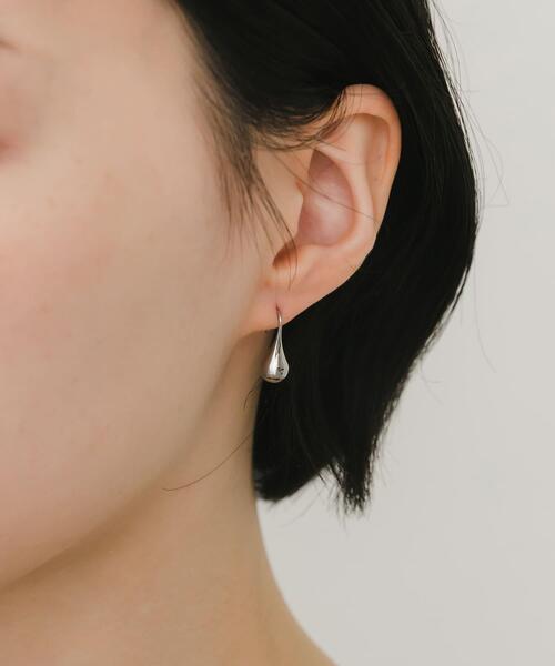 SMELLY(スメリー)の「ステンレスドロップフックピアス(ピアス(両耳用)・レディース・シルバー・-)」の6枚目の写真