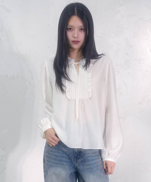 Vivacious(ビバシャス)の「リアンフリルピンタックブラウス_2カラー(シャツ/ブラウス・レディース・ホワイト/ブラック・SMALL/MEDIUM)」の3枚目の写真
